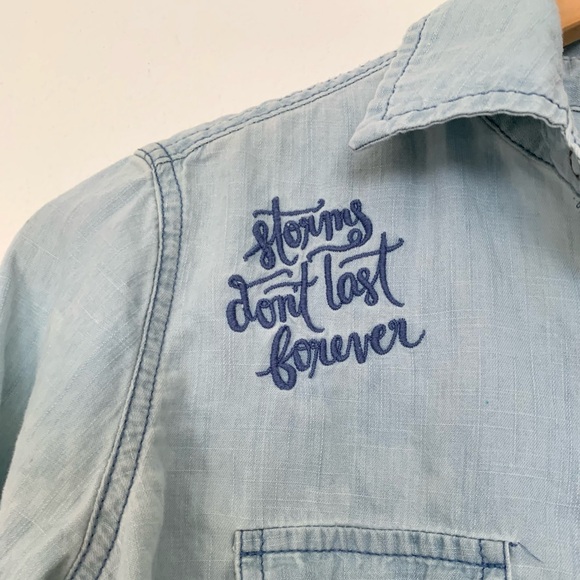 🌿 Arizona denim blue embroidered button-up shirt top - Picture 5 of 6